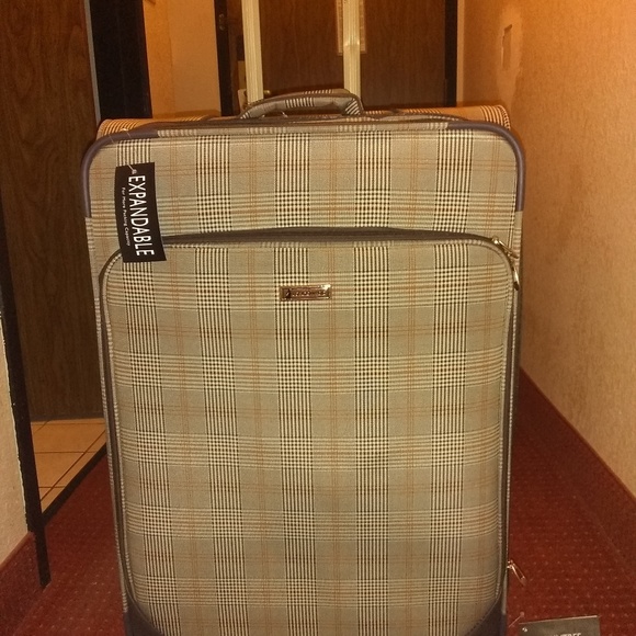 london fog luggage sizes